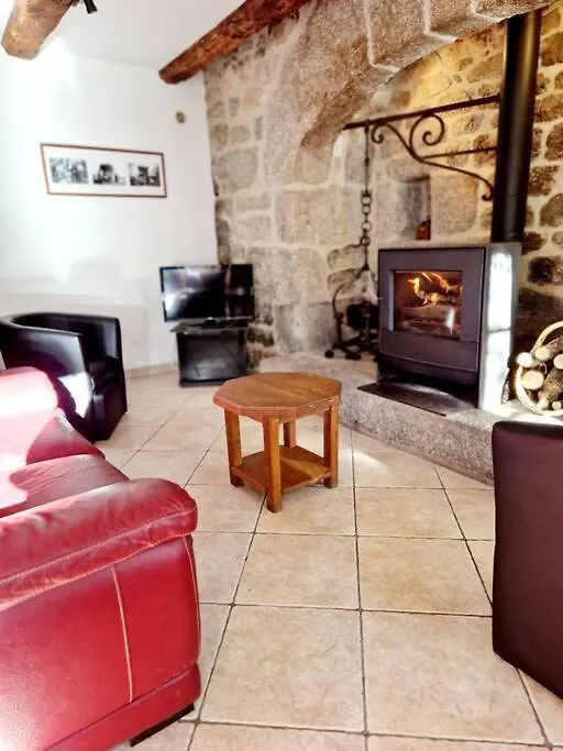 Maison Paysanne, Proche Aubrac Huparlac Tatil Evi